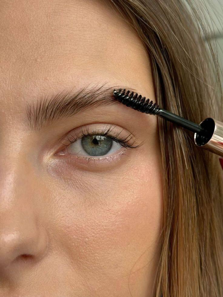 Bild der Kategorie Augenbrauen